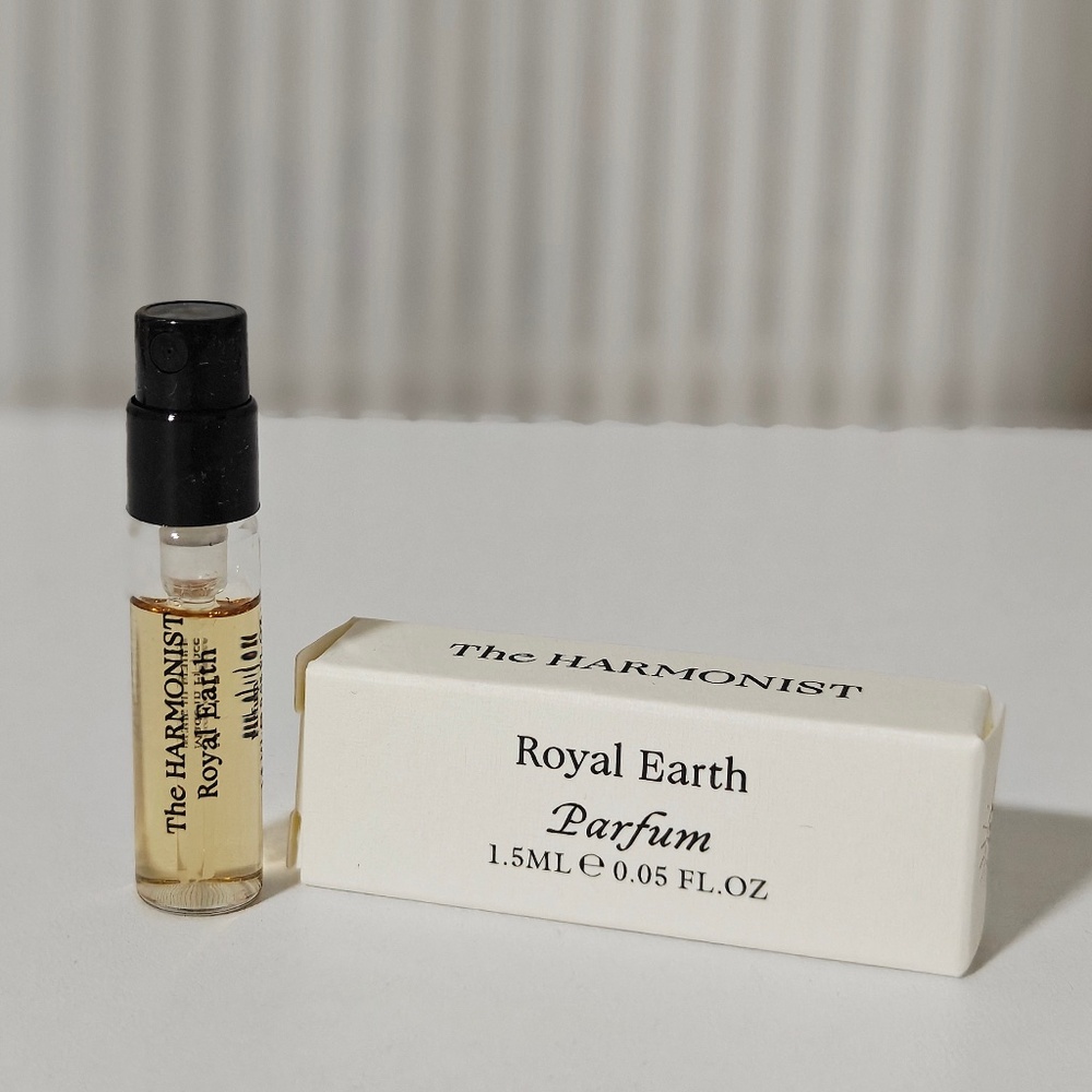 New The Harmonist - Royal Earth Sample Spray 0.5 oz/ 1.5ml